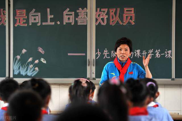 利物浦前锋加克波本周接受采访时谈到了队友萨拉赫，加克波表示萨拉赫是队内的榜样。